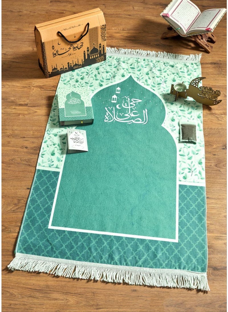 بوكس تهادوا تحابوا(سجادة صلاة قطيفة عالية الجودة مقاس ١١٠ سم × ٦٥ سم تقريباً مصحف نفس لون السجادة ومبخره خشب بتصميم شيك وكيس بخور وكارت اذكار للصباح والمساء و بعد الصلاه)